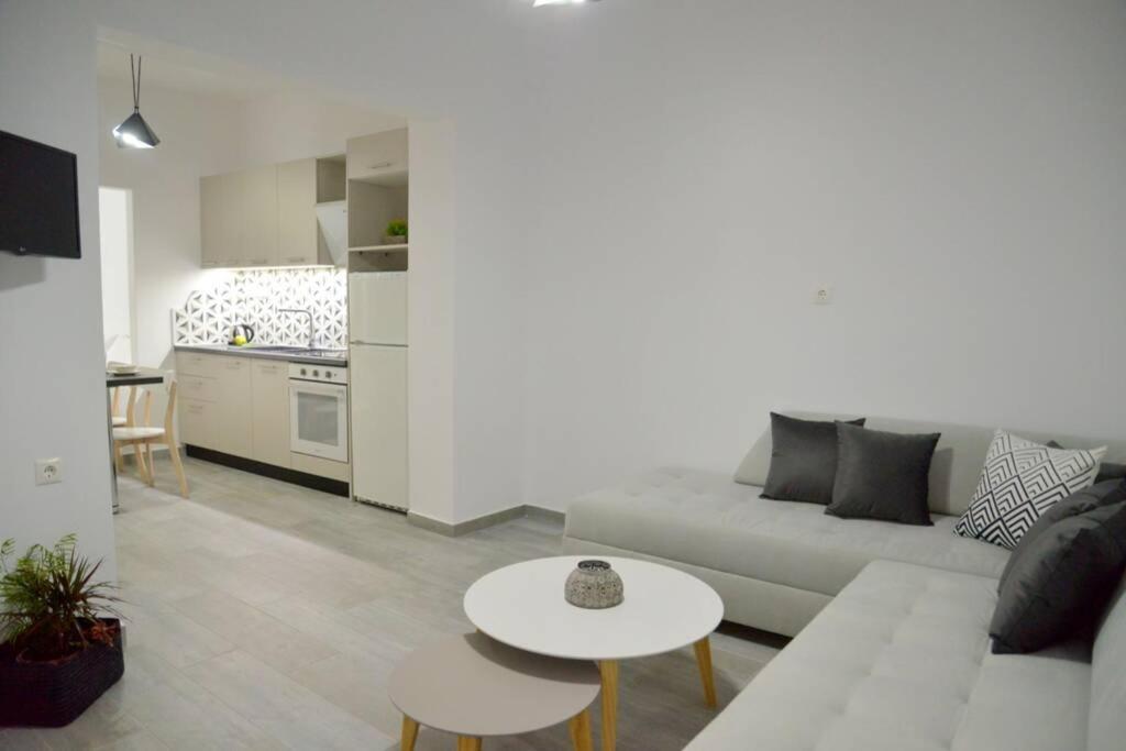 Alisahni Apartment Adamantas Exterior photo